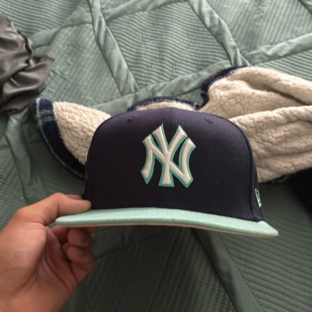 MLB Yankees hat doesn’t fit me anymore, in good condition send offers